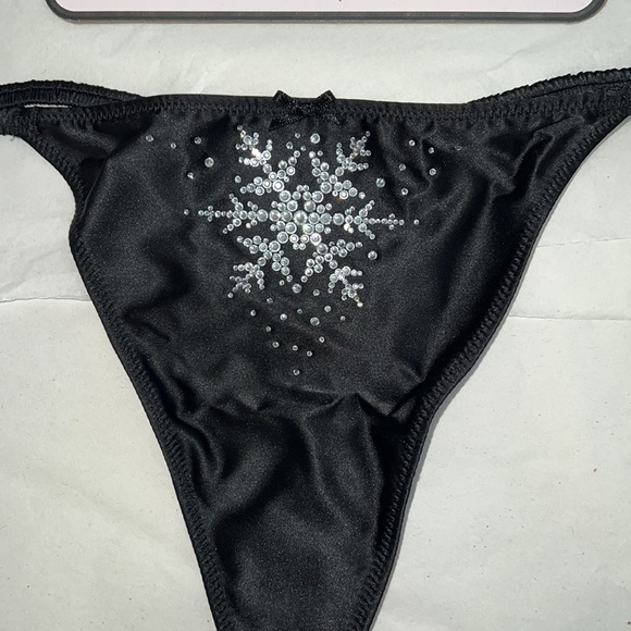 (L) Victoria's Secret Rhinestones Star VString Panty - Picture 5 of 14
